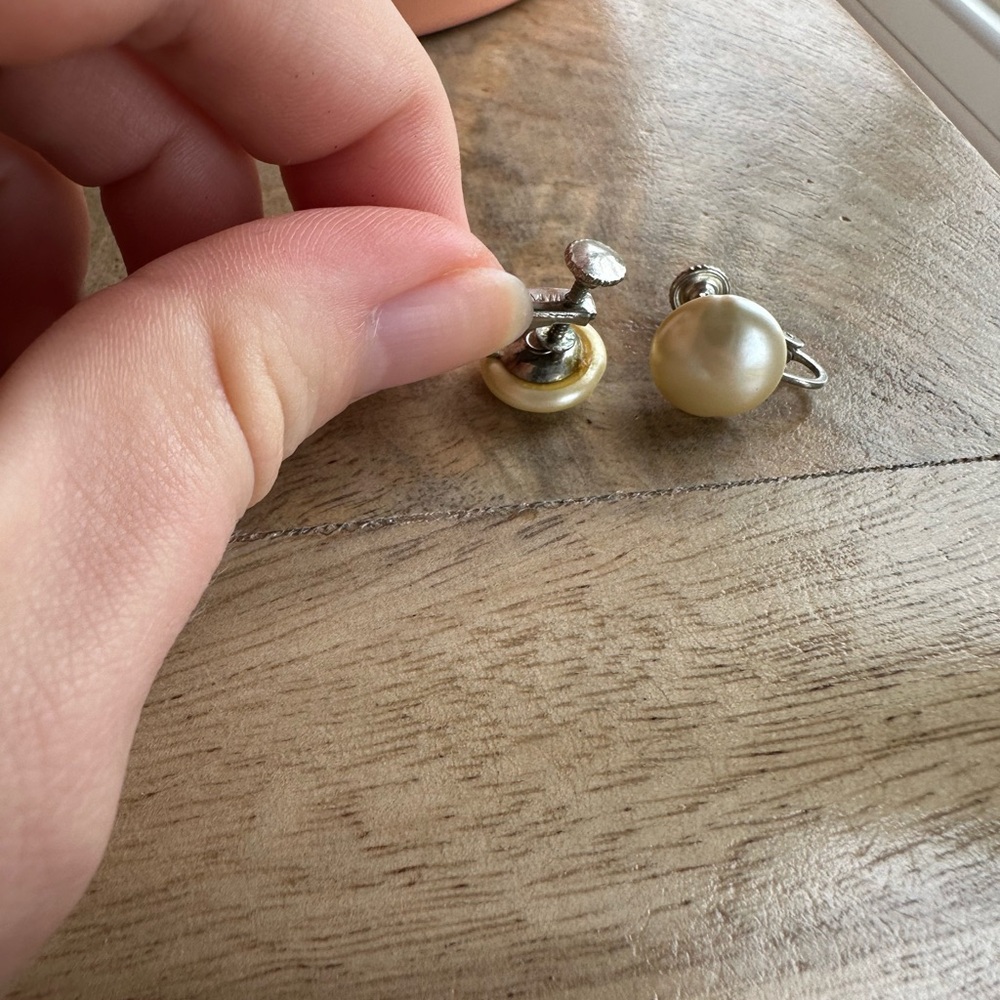 Button Faux Pearl Clip On Screw Earrings Vintage - Picture 2 of 2